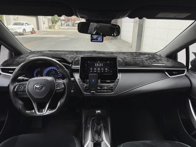 2019 Auris 免鑰匙啟動 雙區恆溫 倒車顯影  改裝 : 四出排氣管 閥門 內裝卡夢飾貼  第3張相片