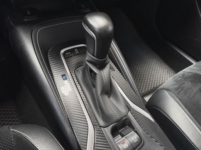 2019 Auris 免鑰匙啟動 雙區恆溫 倒車顯影  改裝 : 四出排氣管 閥門 內裝卡夢飾貼  第7張相片