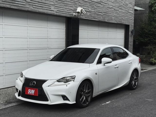 市場超稀有車 IS200T F Sport /雙區恆溫空調/免鑰匙啟動車門鎖/換檔撥片  第1張相片
