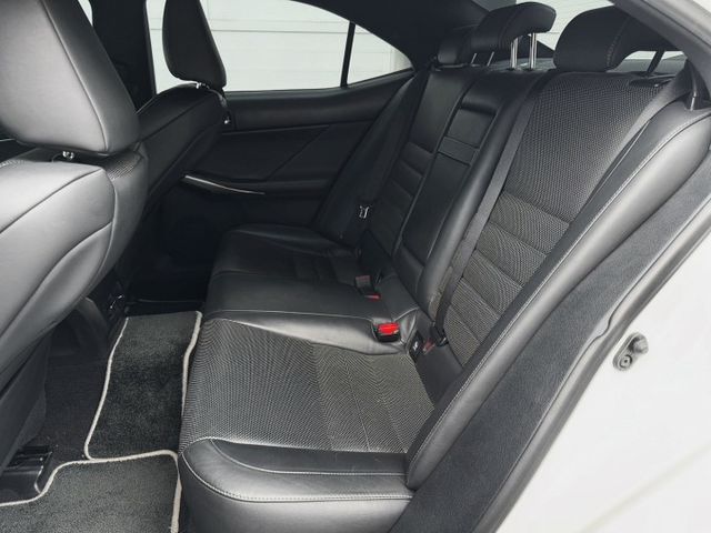 市場超稀有車 IS200T F Sport /雙區恆溫空調/免鑰匙啟動車門鎖/換檔撥片  第6張相片
