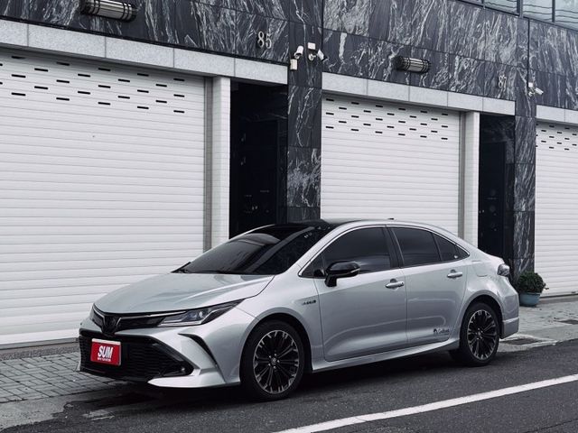 方向盤快控鍵 免鑰匙啟動車門鎖 ACC主動跟車系統 盲點偵測 倒車影像 一鍵啟動 遠近光燈自動切換  第1張相片