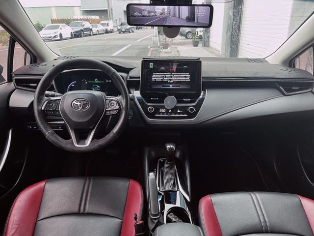 方向盤快控鍵 免鑰匙啟動車門鎖 ACC主動跟車系統 盲點偵測 倒車影像 一鍵啟動 遠近光燈自動切換  第6張相片