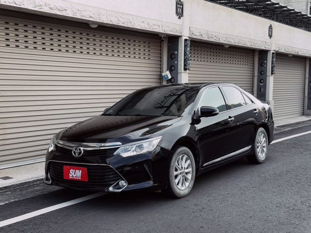方向盤快控鍵/恆溫空調/免鑰匙啟動車門鎖/倒車顯影/電動摺疊後視鏡/抬頭顯示器/後座出風口  第1張相片