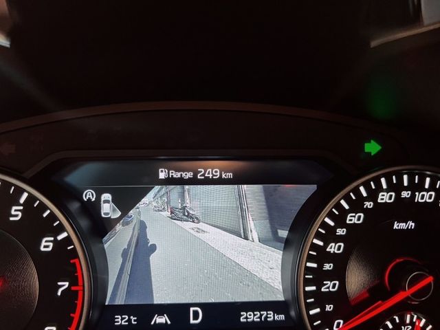 抬頭顯示器 電動尾門 雙區恆溫空調 免鑰匙啟動 摸門解鎖 後座出風口 360環景 HK音響  第8張相片