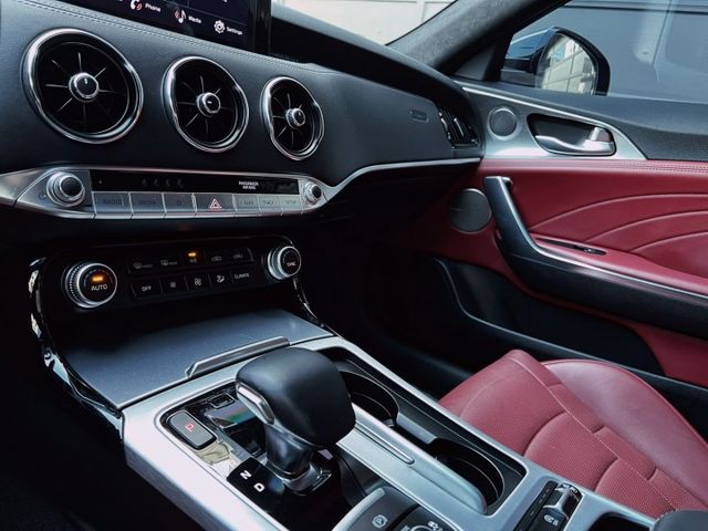 抬頭顯示器 電動尾門 雙區恆溫空調 免鑰匙啟動 摸門解鎖 後座出風口 360環景 HK音響  第10張相片