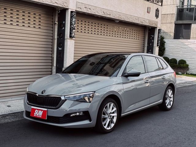 雙區恆溫空調 後座出風口 摸門解鎖 免鑰匙啟動 倒車顯影 前後雷達  第1張相片