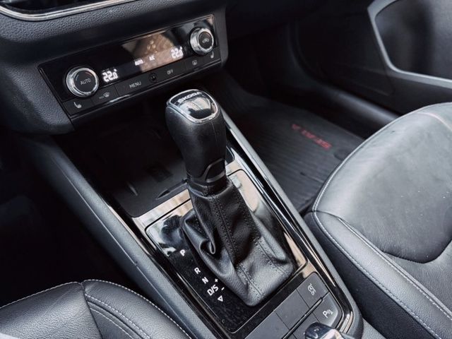 雙區恆溫空調 後座出風口 摸門解鎖 免鑰匙啟動 倒車顯影 前後雷達  第5張相片