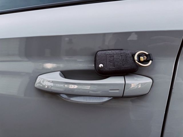 雙區恆溫空調 後座出風口 摸門解鎖 免鑰匙啟動 倒車顯影 前後雷達  第6張相片