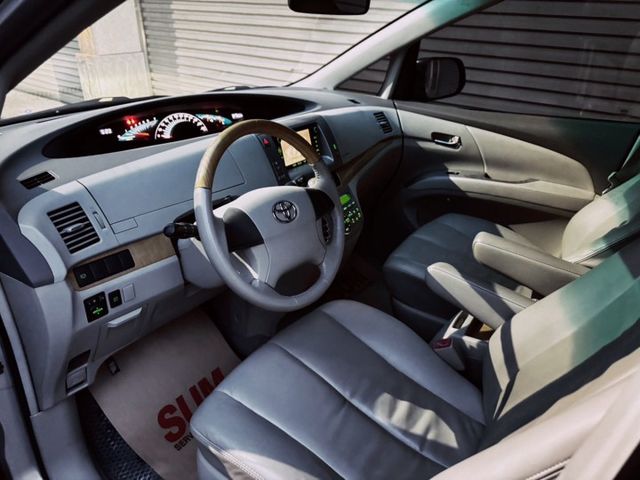 左右電動滑門 電動尾門 電動座椅 倒車顯影 電動天窗  第5張相片