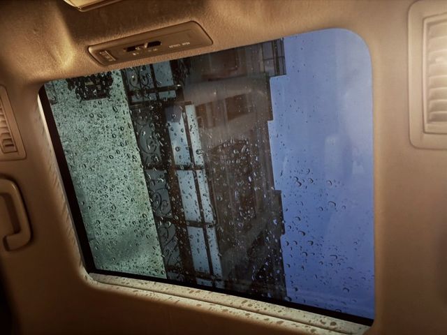 左右電動滑門 電動尾門 電動座椅 倒車顯影 電動天窗  第12張相片