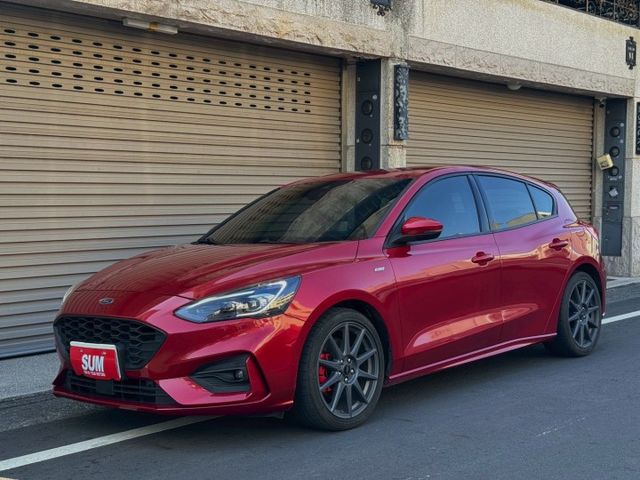 抬頭顯示器 空力套件 雙前座跑車座椅 免鑰 前方駐車雷達  第1張相片