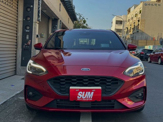 抬頭顯示器 空力套件 雙前座跑車座椅 免鑰 前方駐車雷達  第3張相片