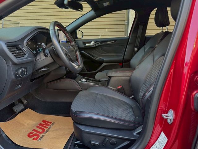 抬頭顯示器 空力套件 雙前座跑車座椅 免鑰 前方駐車雷達  第5張相片