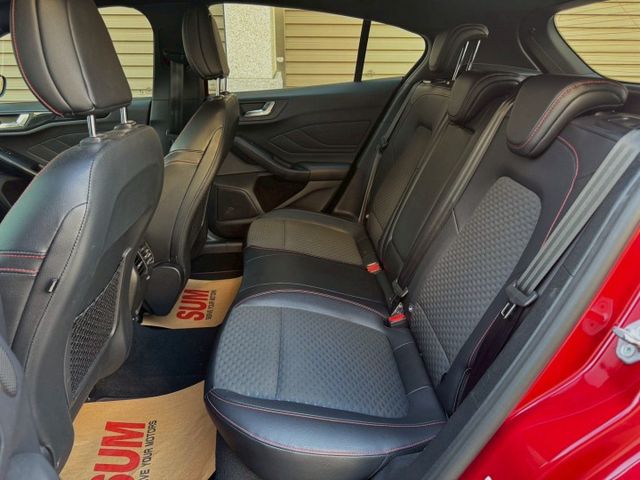 抬頭顯示器 空力套件 雙前座跑車座椅 免鑰 前方駐車雷達  第6張相片