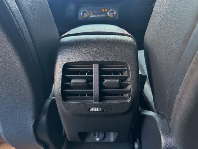 抬頭顯示器 空力套件 雙前座跑車座椅 免鑰 前方駐車雷達  第10張相片