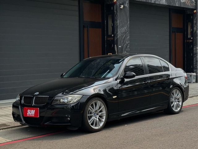 M版方向盤 定速 恆溫空調 電動天窗 雙前電動椅 車鑰一鍵啟動  第1張相片