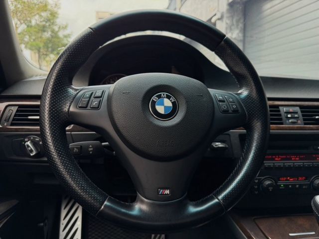 M版方向盤 定速 恆溫空調 電動天窗 雙前電動椅 車鑰一鍵啟動  第8張相片