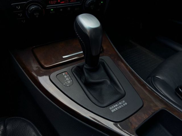 M版方向盤 定速 恆溫空調 電動天窗 雙前電動椅 車鑰一鍵啟動  第11張相片