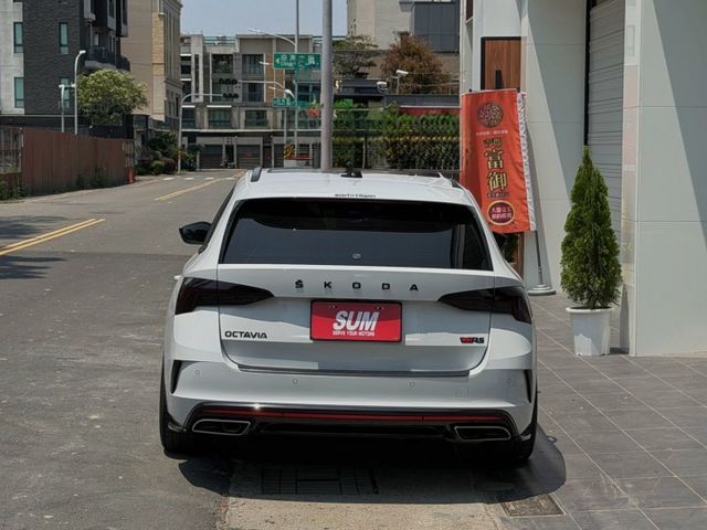 免KEY 定速 電子後視鏡 ACC主動跟車 自動煞停 環艙氣氛燈  第4張相片