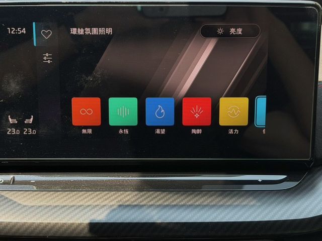 免KEY 定速 電子後視鏡 ACC主動跟車 自動煞停 環艙氣氛燈  第10張相片