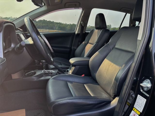 恆溫空調 駕駛座電動調整 免鑰 定速 光感應自動頭燈  第7張相片