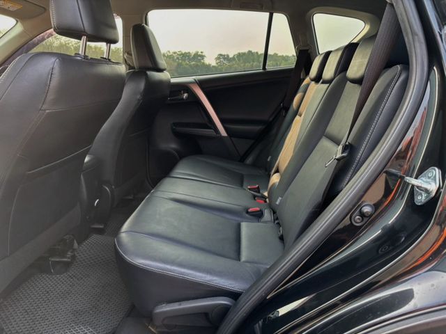 恆溫空調 駕駛座電動調整 免鑰 定速 光感應自動頭燈  第8張相片