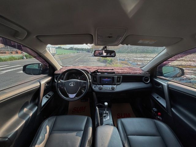 恆溫空調 駕駛座電動調整 免鑰 定速 光感應自動頭燈  第9張相片