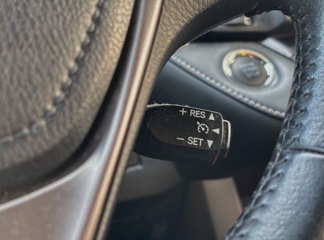 恆溫空調 駕駛座電動調整 免鑰 定速 光感應自動頭燈  第10張相片
