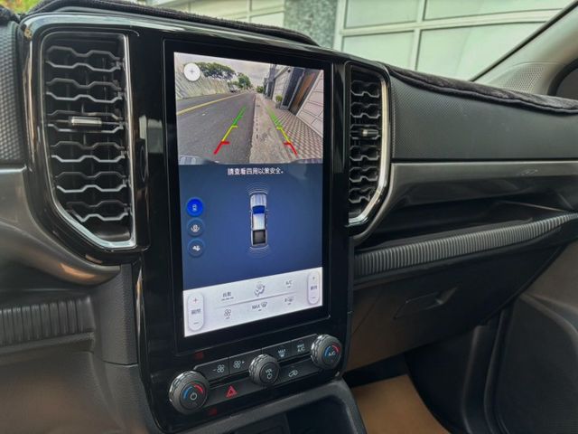 定速 雙驅恆溫 360自駕科技輔助系統 倒車顯影 後座出風口  第10張相片