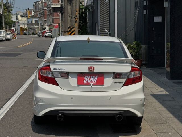 停車雷達 方向盤快控 定速 恆溫空調 電動水平大燈  第4張相片