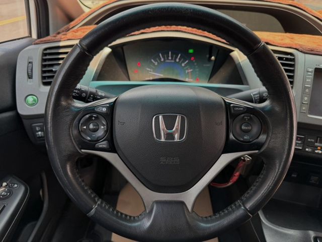 停車雷達 方向盤快控 定速 恆溫空調 電動水平大燈  第8張相片