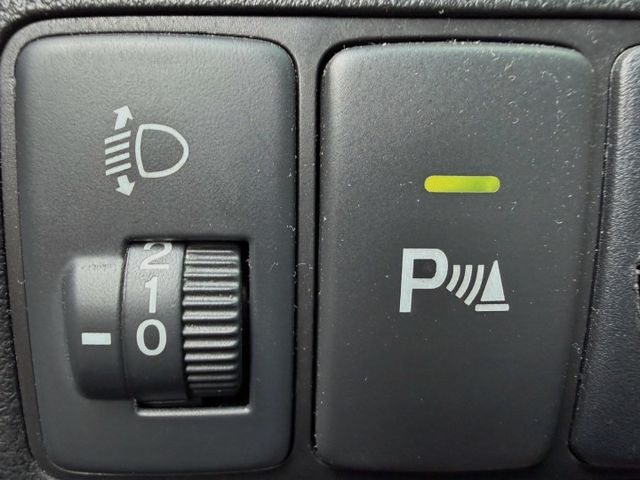 停車雷達 方向盤快控 定速 恆溫空調 電動水平大燈  第10張相片