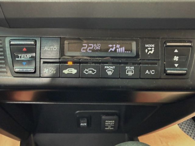 停車雷達 方向盤快控 定速 恆溫空調 電動水平大燈  第11張相片