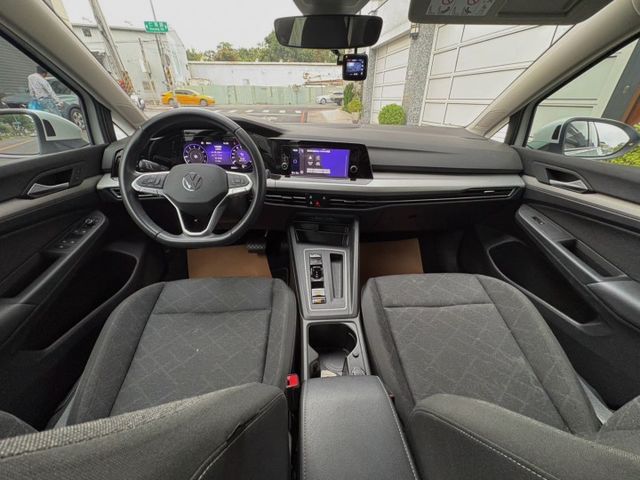 換檔撥片 織布座椅 定速 光感應自動頭燈 ACC主動跟車系統  第7張相片