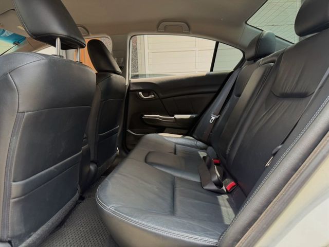 停車雷達 方向盤快控 定速 恆溫空調 電動水平大燈  第6張相片