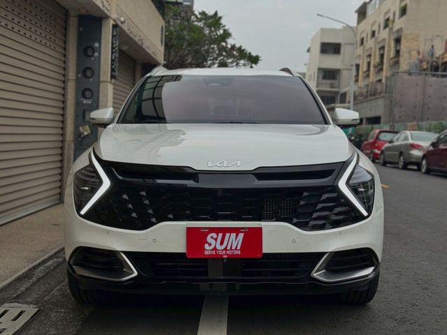 免KEY 定速 環景影像 陡坡緩降系統 光感應自動頭燈 哈曼卡頓汽車音響  第3張相片