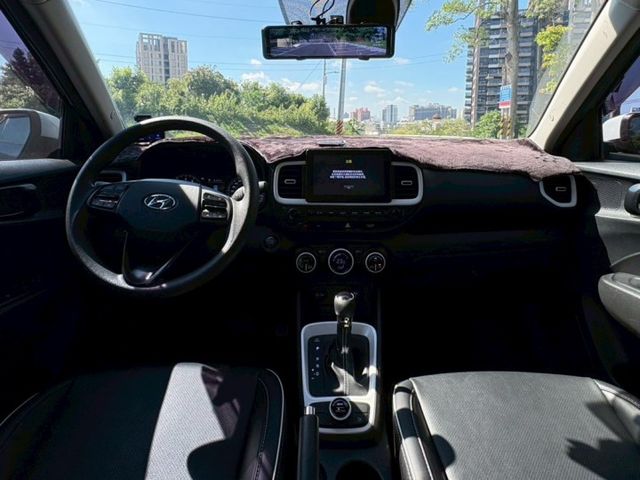 藍白配色 360環景 恆溫空調 自動大燈 ACC跟車  第10張相片