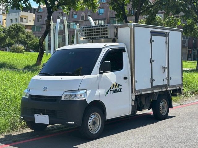 自排貨車 冷凍櫃 冷暖空調 藍芽廣播音響 防碰撞系統  第1張相片