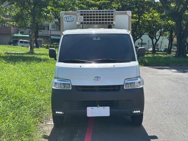 自排貨車 冷凍櫃 冷暖空調 藍芽廣播音響 防碰撞系統  第3張相片