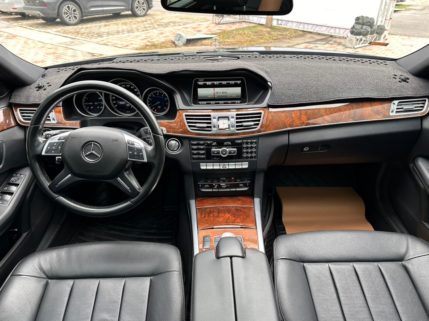 ☪2015年 BENZ賓士 E400 Elegance 3.0L ☪歡迎搜尋粉絲專頁 【益群汽車】  第8張相片