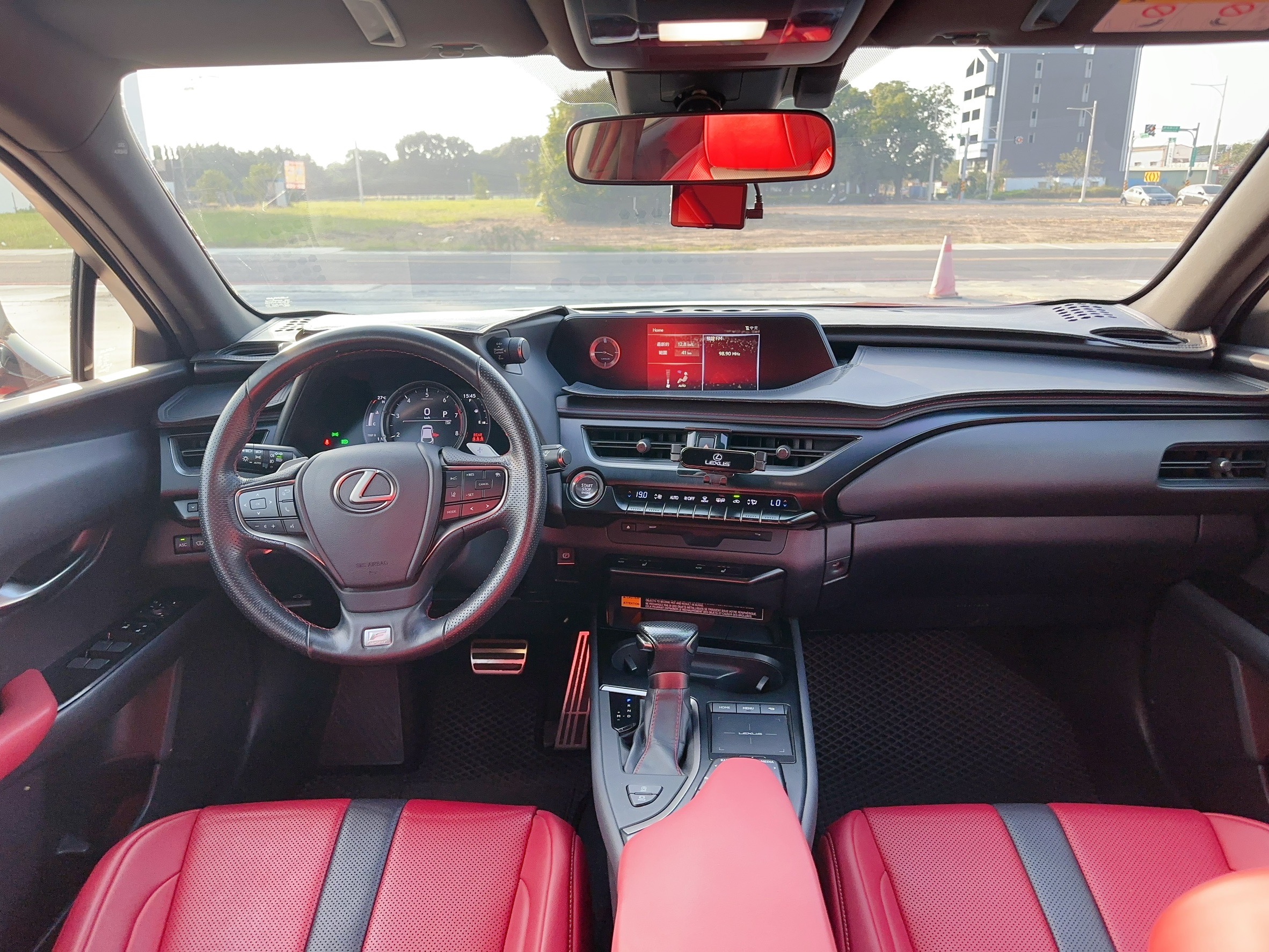 ☪2018年 LEXUS凌志 UX200 F-SPORT 2.0L ☪歡迎搜尋粉絲專頁 【益群汽車】  第8張相片