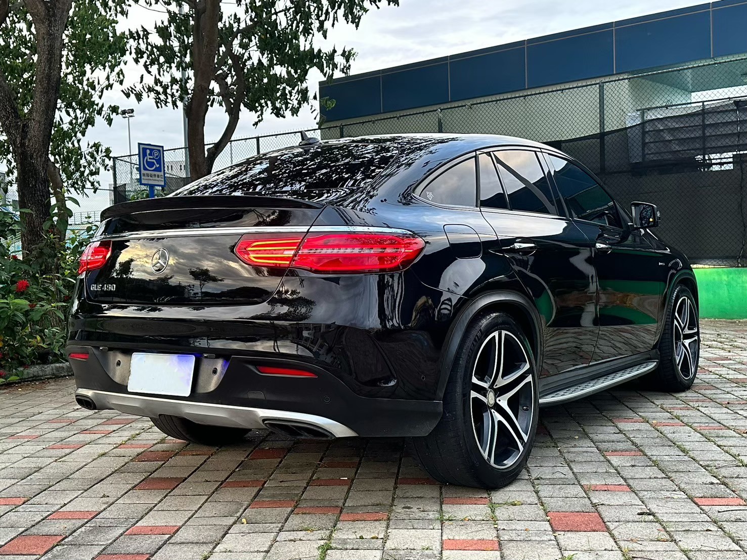☪2016年 BENZ賓士 GLE450 4MATIC 3.0L ☪歡迎搜尋粉絲專頁 【益群汽車】  第4張相片