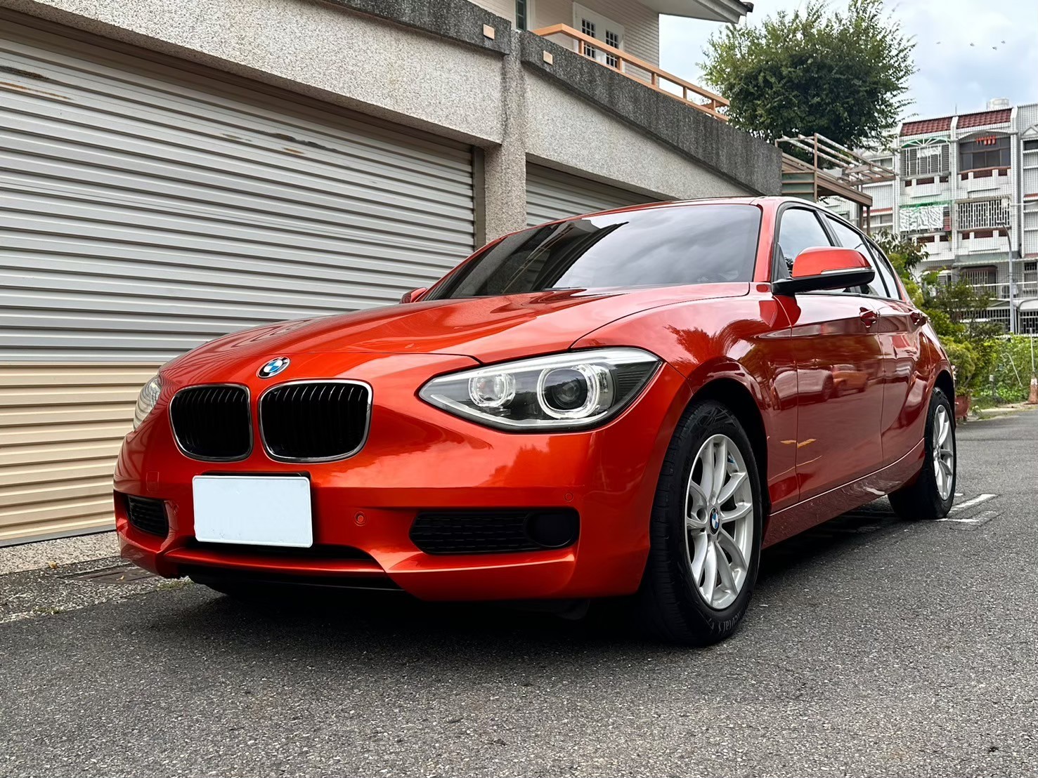 ☪2015年 寶馬 BMW 116i 五門掀背小車  里程僅跑7.8萬 1.6L  ☪歡迎搜尋粉絲專頁 【益群汽車】  第1張相片