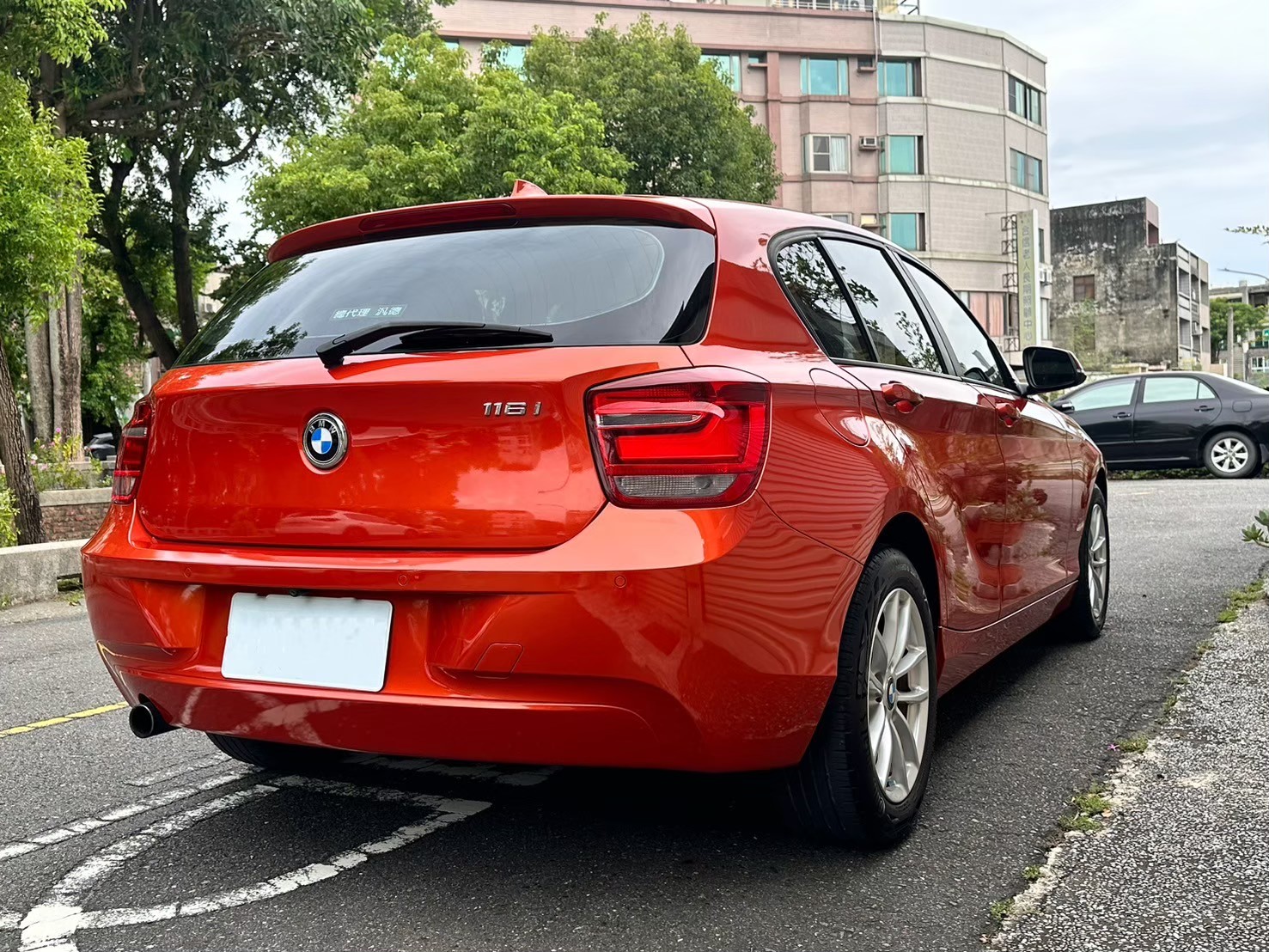 ☪2015年 寶馬 BMW 116i 五門掀背小車  里程僅跑7.8萬 1.6L  ☪歡迎搜尋粉絲專頁 【益群汽車】  第4張相片