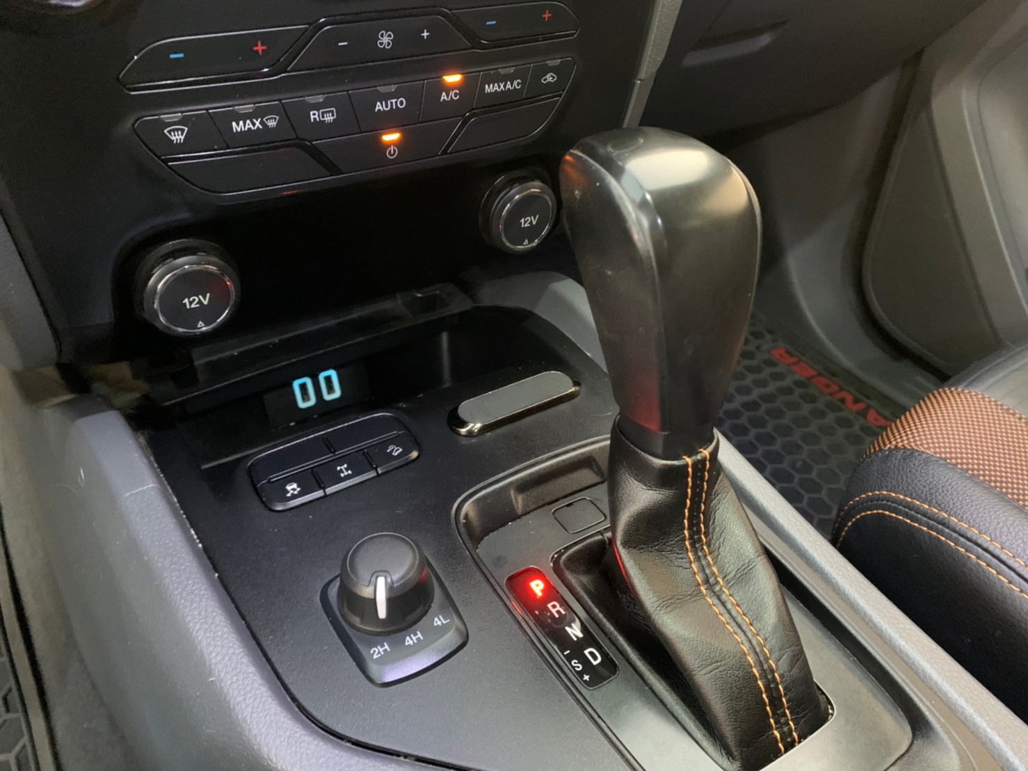 ☪2018年 FORD RANGER 4X4 3.2L ☪歡迎搜尋粉絲專頁 【益群汽車】  第8張相片