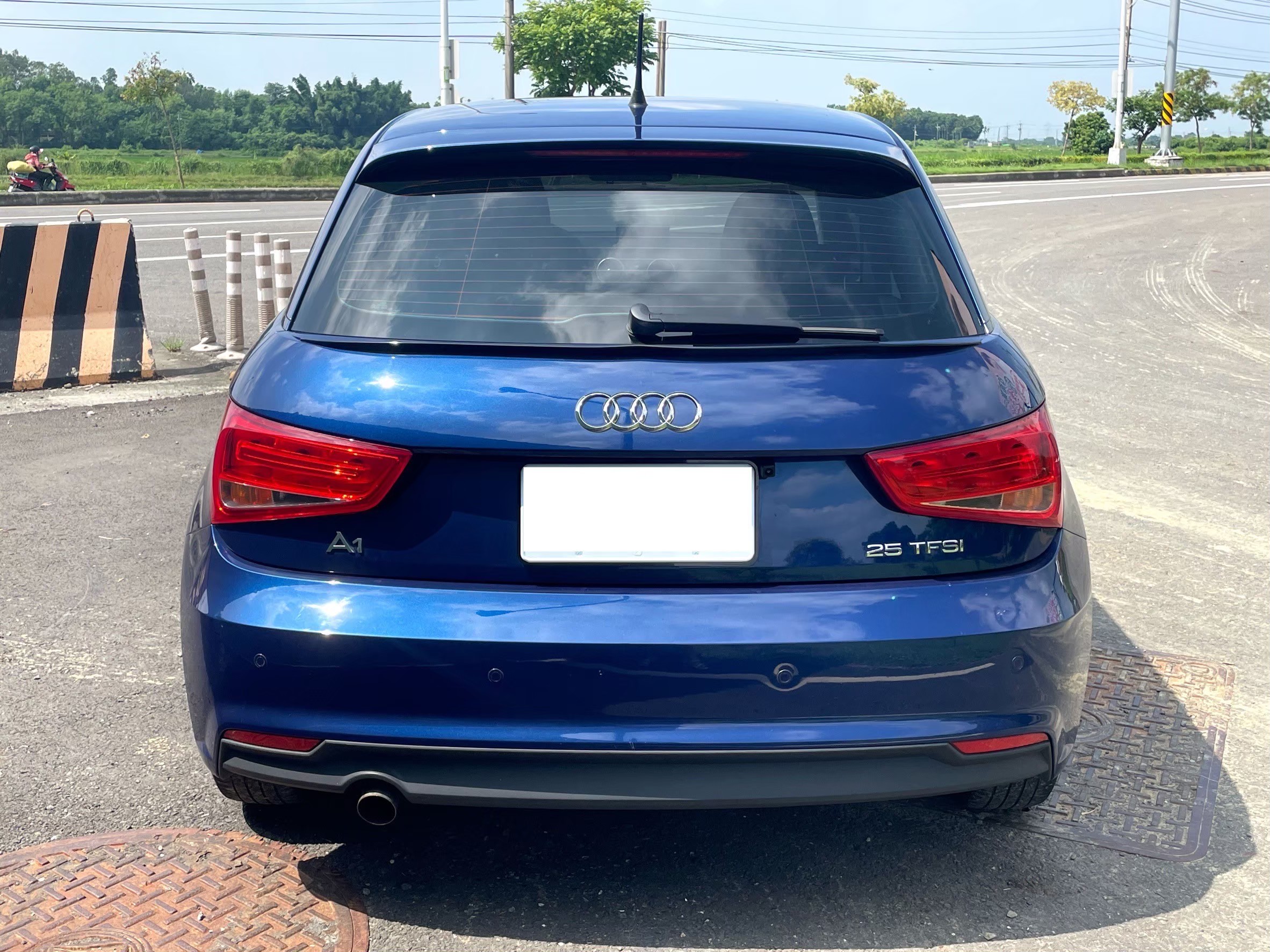 ☪2015年 AUDI奧迪 A1 小改款 五門掀背車  1.0L ☪歡迎搜尋粉絲專頁 【益群汽車】  第3張相片