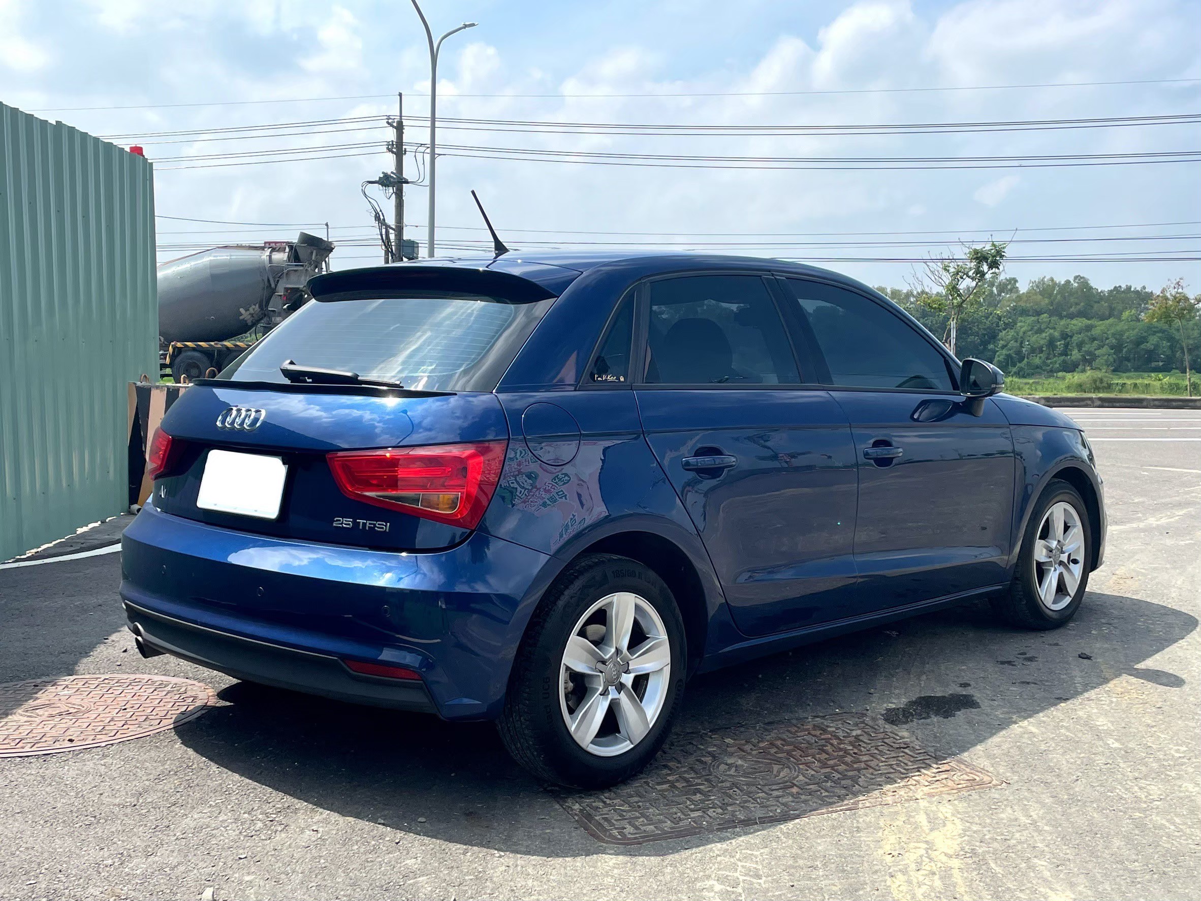 ☪2015年 AUDI奧迪 A1 小改款 五門掀背車  1.0L ☪歡迎搜尋粉絲專頁 【益群汽車】  第4張相片