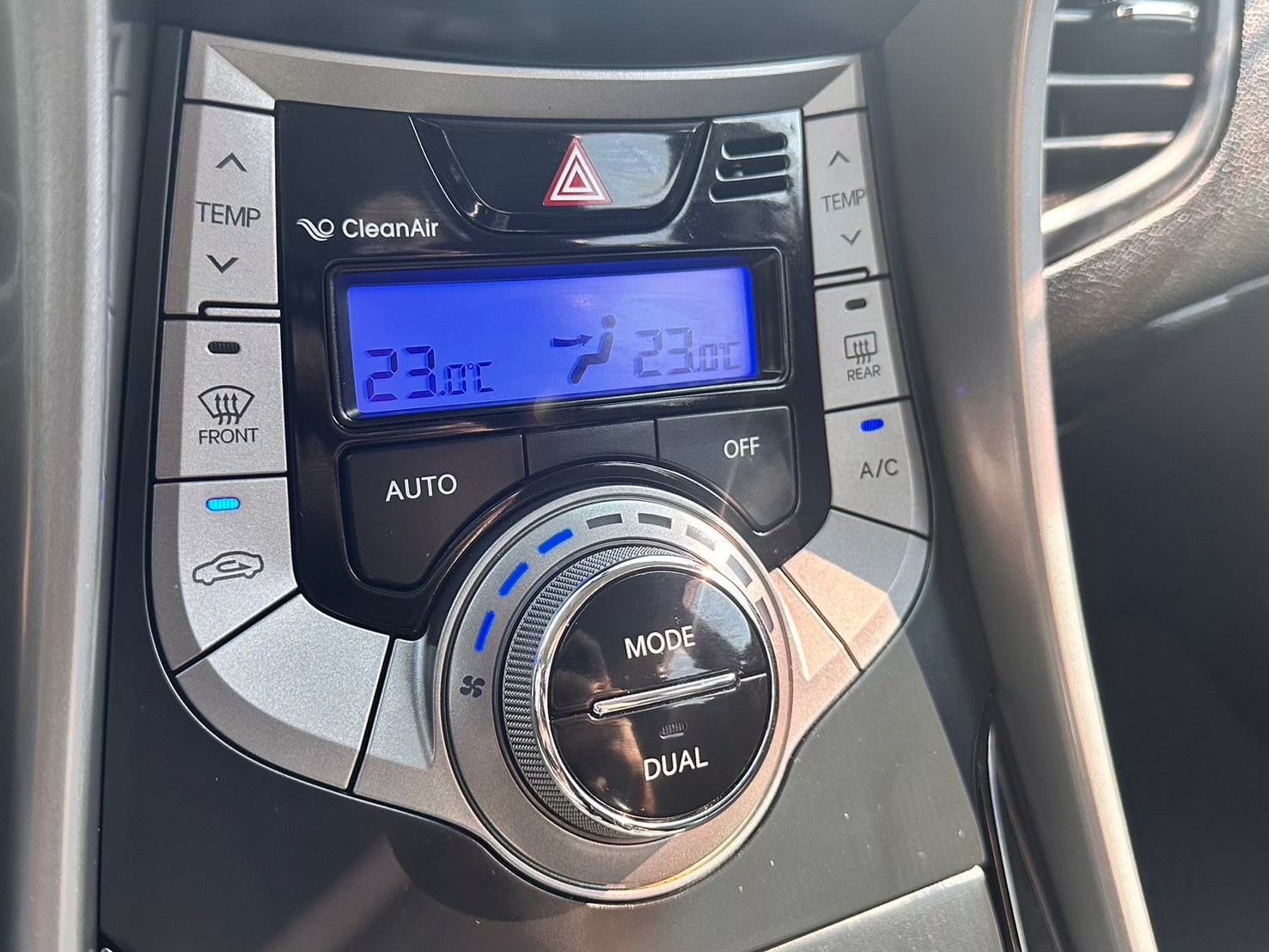 ☪2014年 現代 ELANTRA 一輪強 1.8L 升級極光頭尾燈 ☪歡迎搜尋粉絲專頁 【益群汽車】  第11張相片