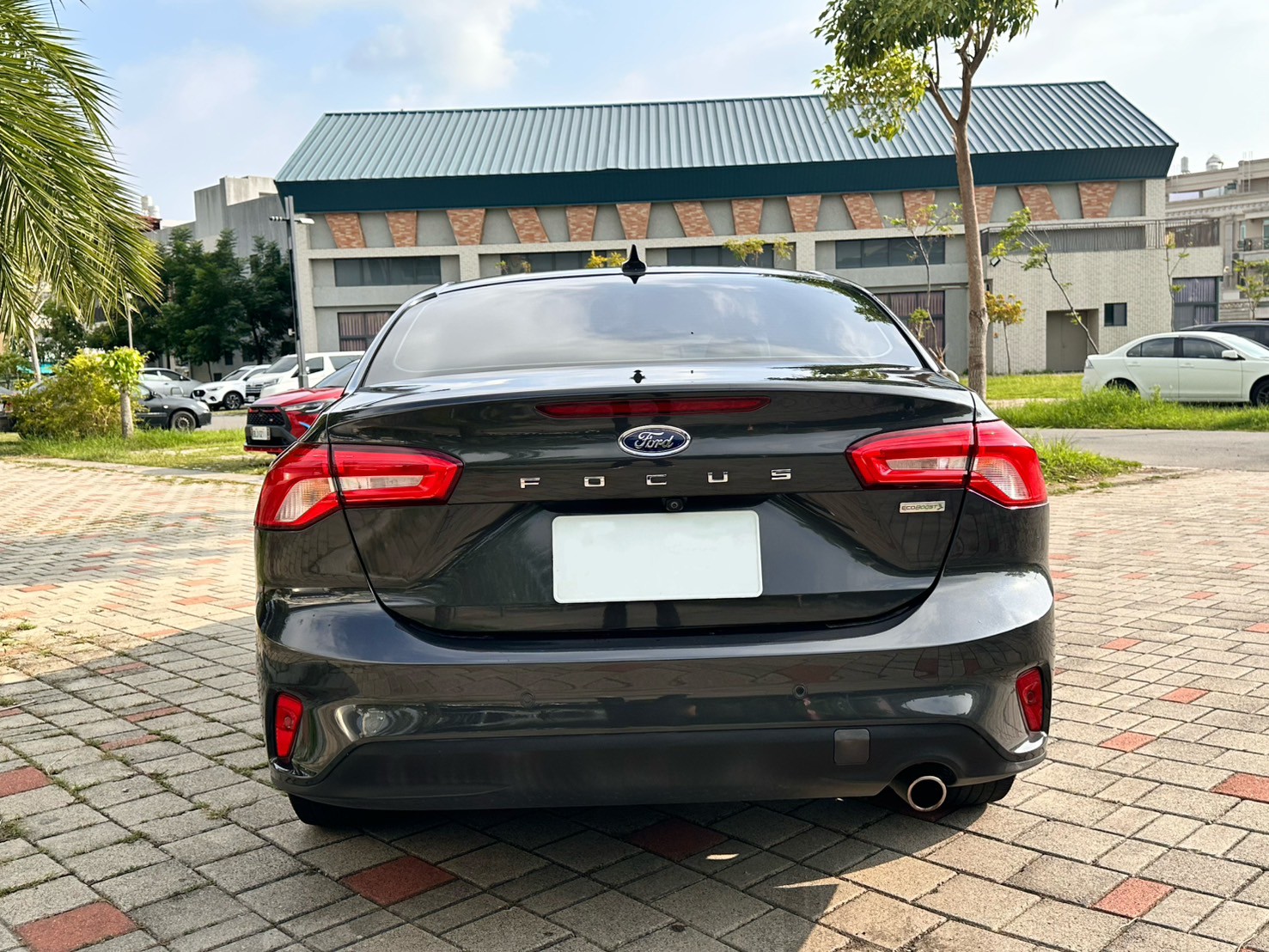 ☪2019年 FORD FOCUS 4D 182時尚型 里程6.1萬 1.5L ☪歡迎搜尋粉絲專頁 【益群汽車】  第3張相片