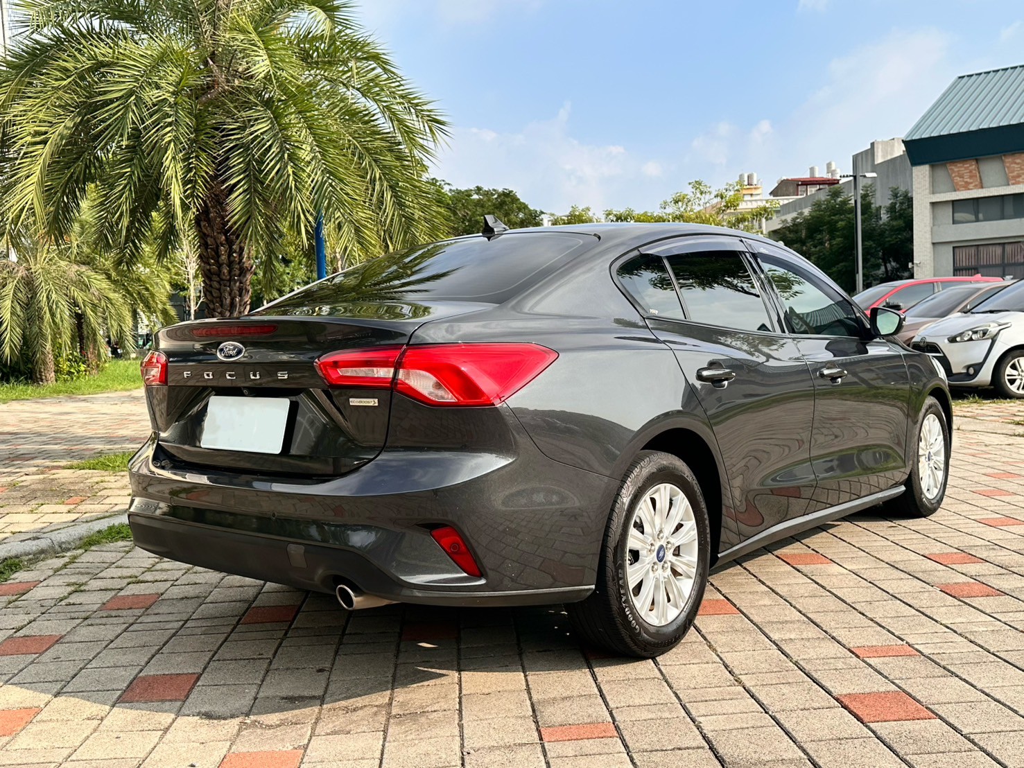 ☪2019年 FORD FOCUS 4D 182時尚型 里程6.1萬 1.5L ☪歡迎搜尋粉絲專頁 【益群汽車】  第4張相片